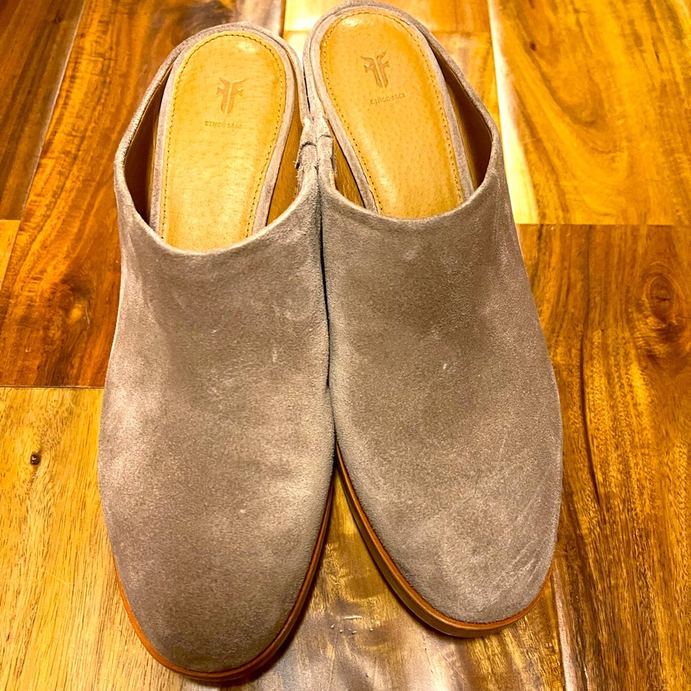 Like new Frye sued mules